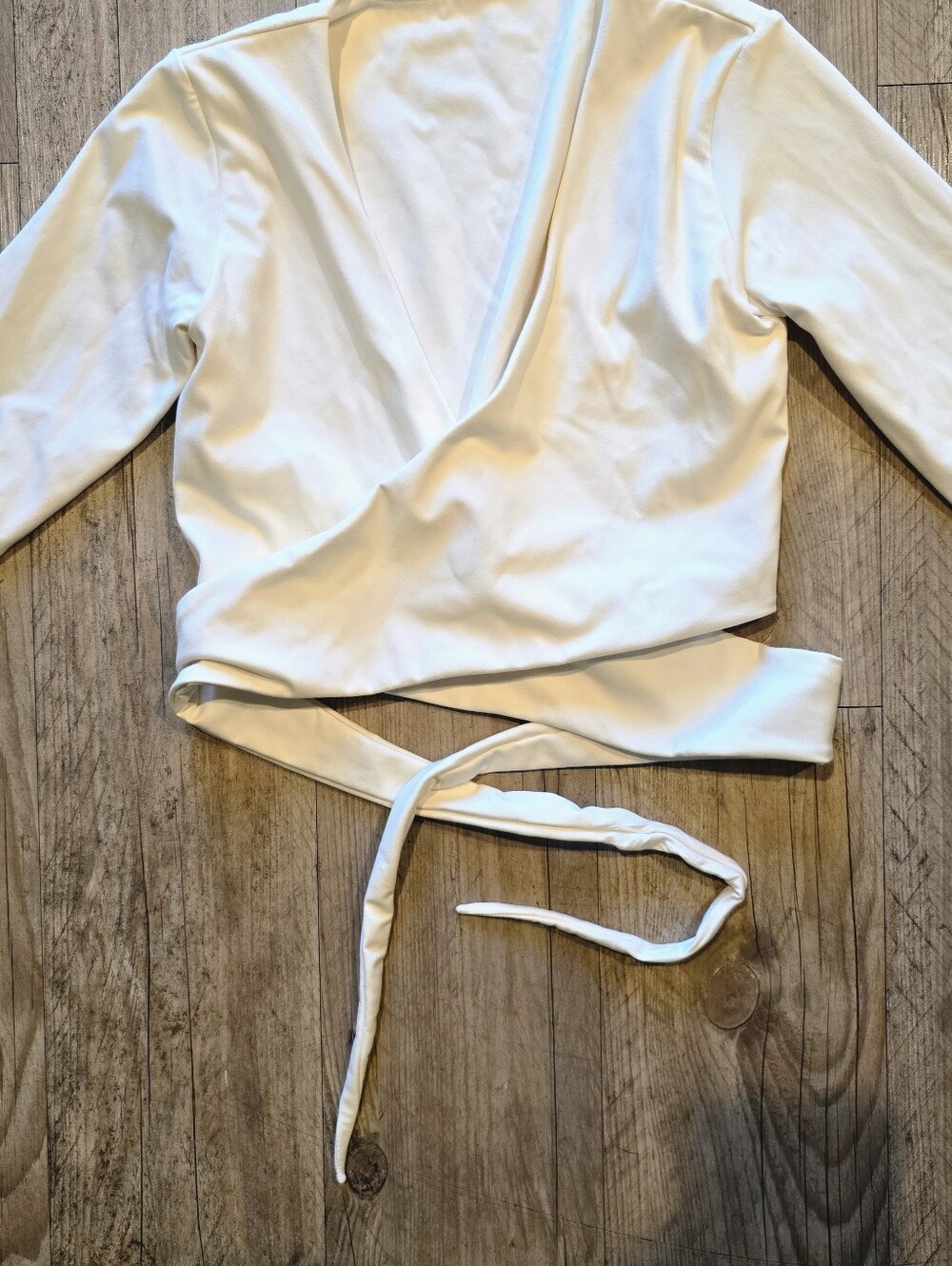 Astoria activewear Live Luxe wrap sleeved crop top size Medium - Picture 5 of 10